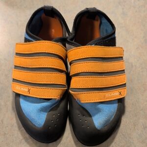 Kids Climbing Shoes - Orange and Blue